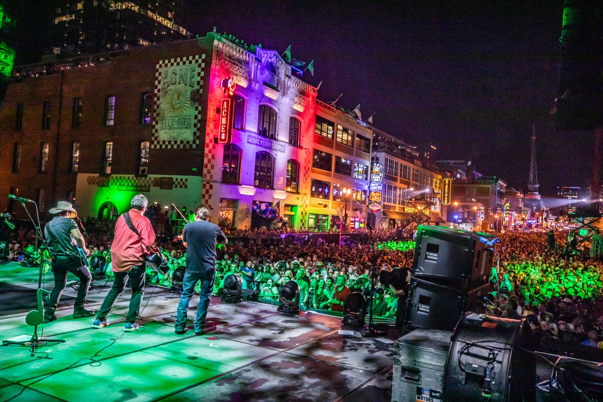 Broadway Nashville outside view of street & concert