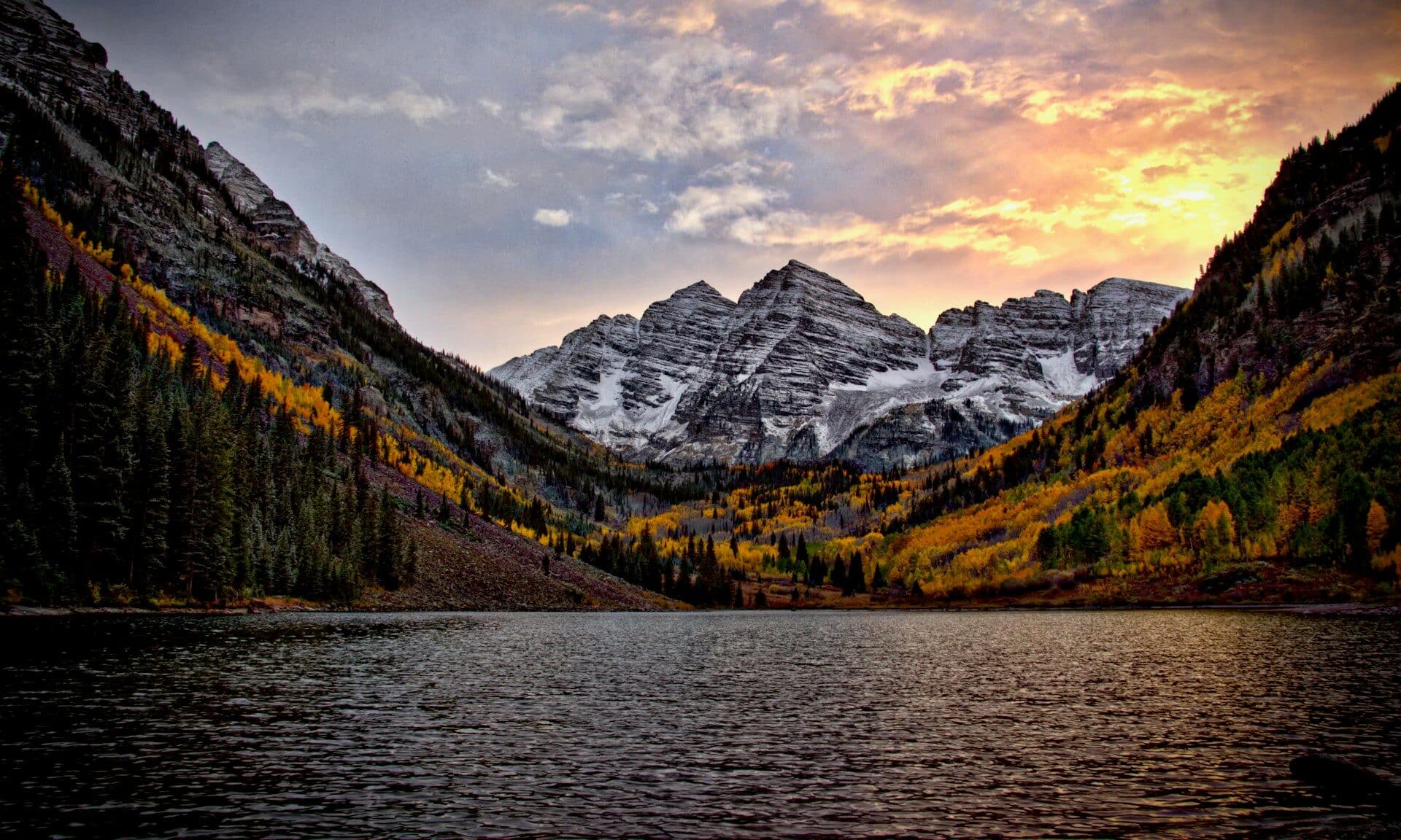 Colorado_Maroon Bells at fall season