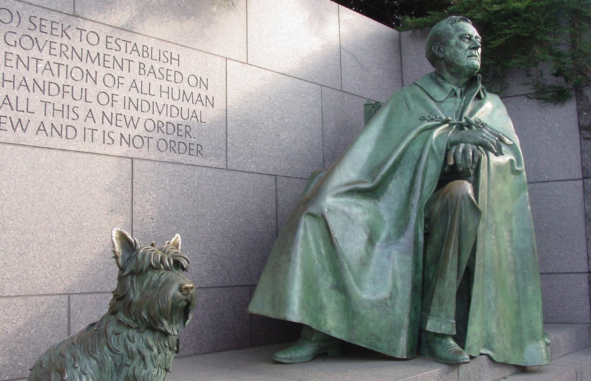 Statues of Franklin D Roosevelt and his dog