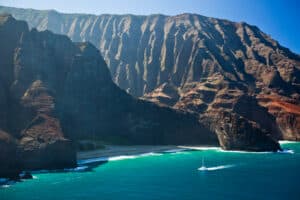 Hawaii_Kauai Napali Coast stunning mountains with blue sea