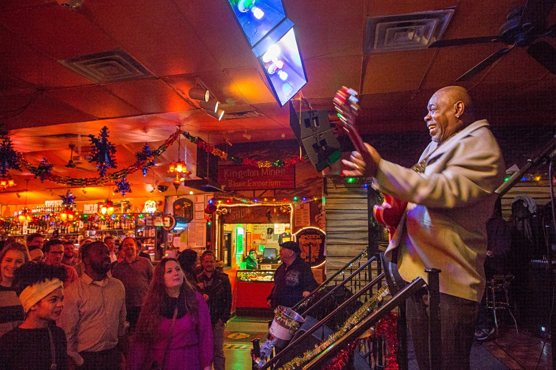 Lurie Bell playing at the Kingston Mines