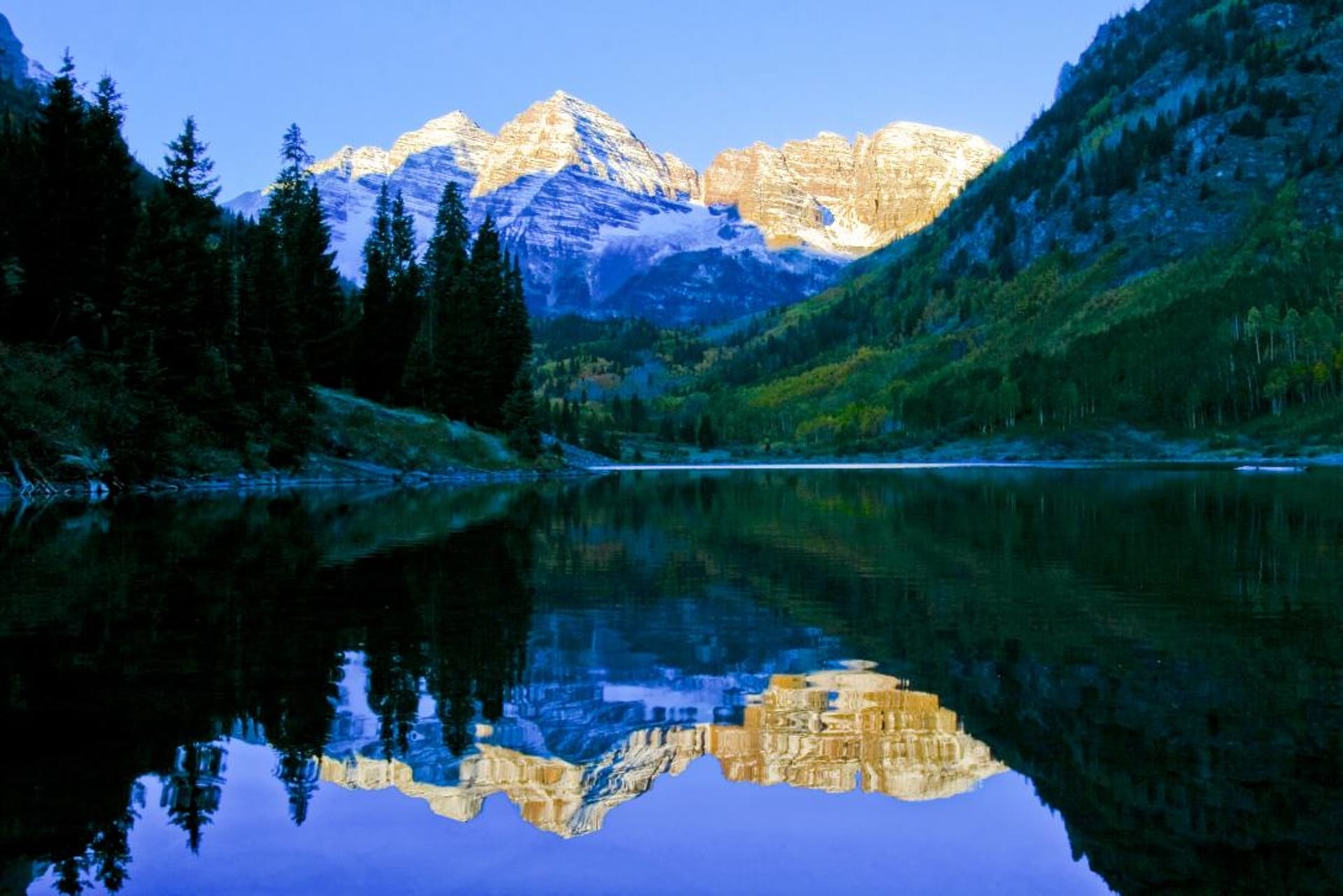 Maroon Bells stunning mountains in reflective lake
