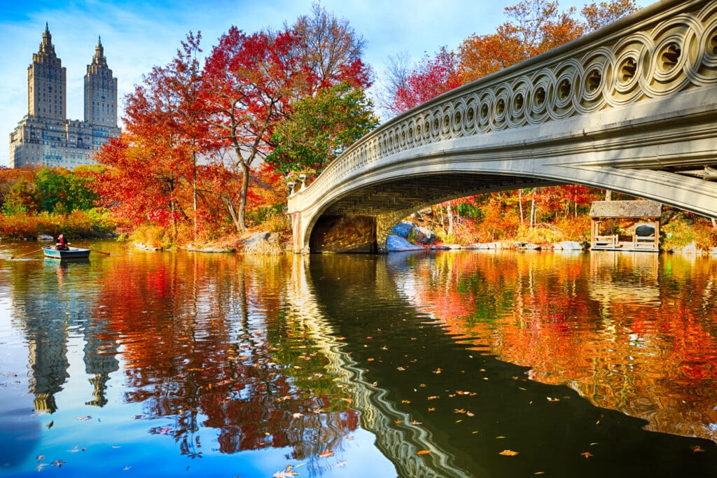 New-York_Bow-Bridge-Central-Park in fall