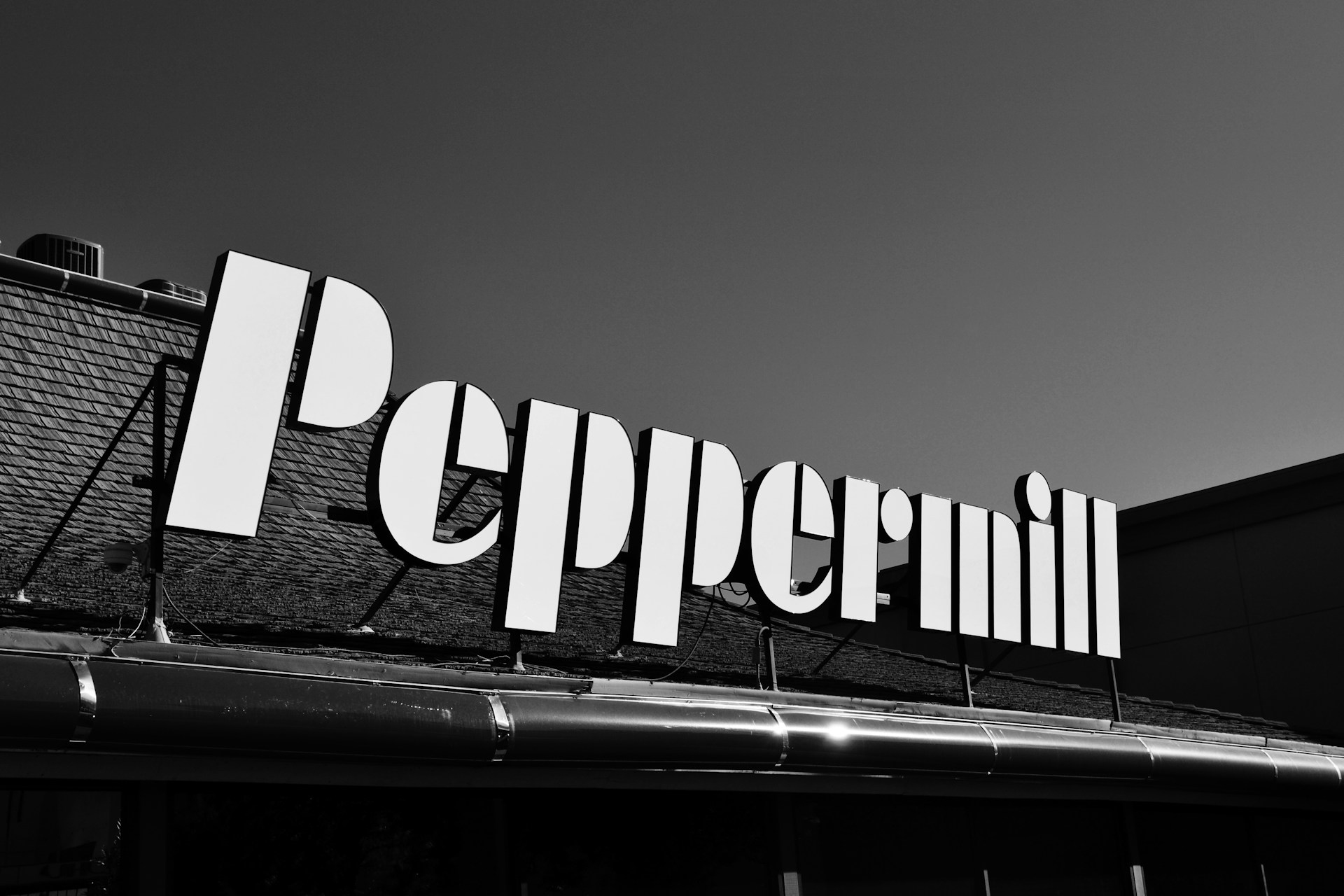 Peppermill Restaurant signage