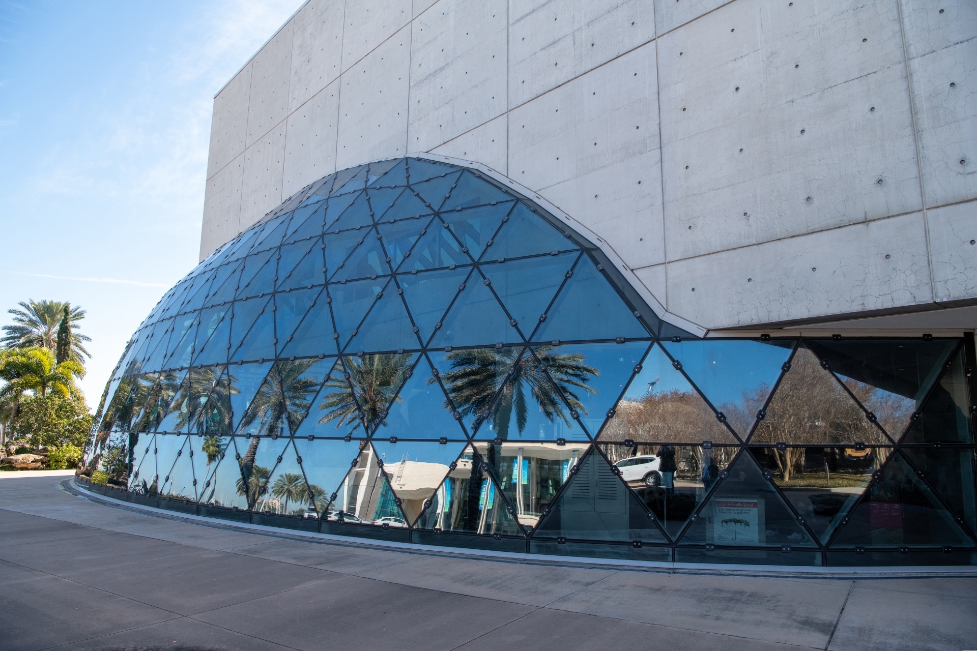Salador Dali Museum outside view
