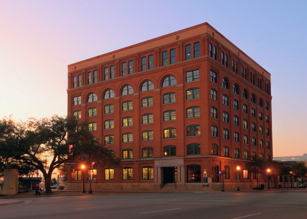 Sixth Floor Museum at Dealey Plaza outside view