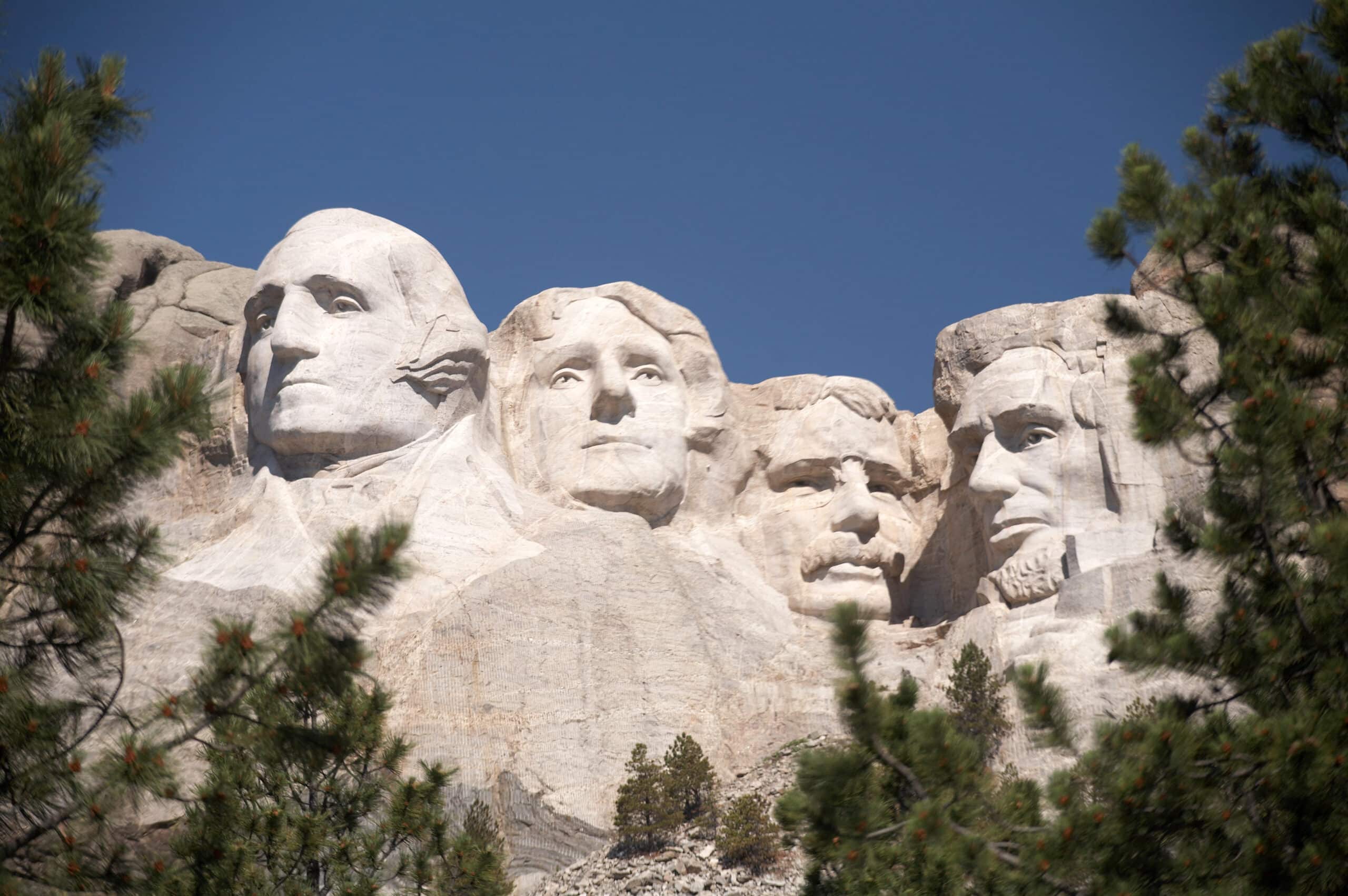 South Dakota Mount Rushmore, showing the faces of Washington, Jefferson, Lincoln and Rosevelt on the South Dakota mountain.