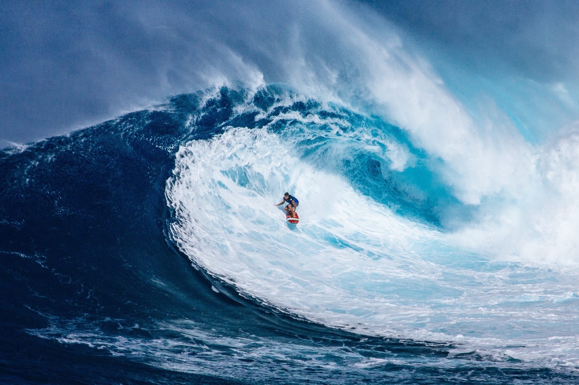 Hawaii Surfing stunning huge waves in Oahu seasonal waves