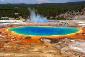 Yellowstone -Grand Prismatic Spring stunning colours of the hot spring