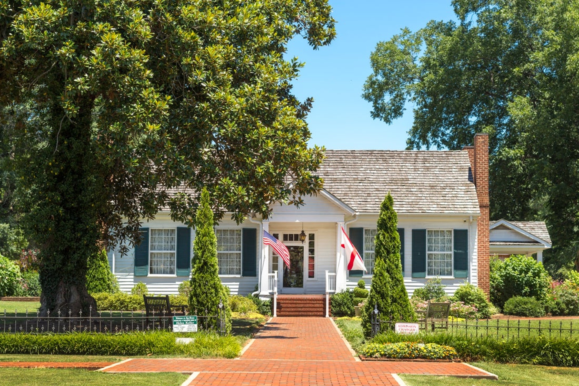 Helen Keller's Birthplace on a sunny day