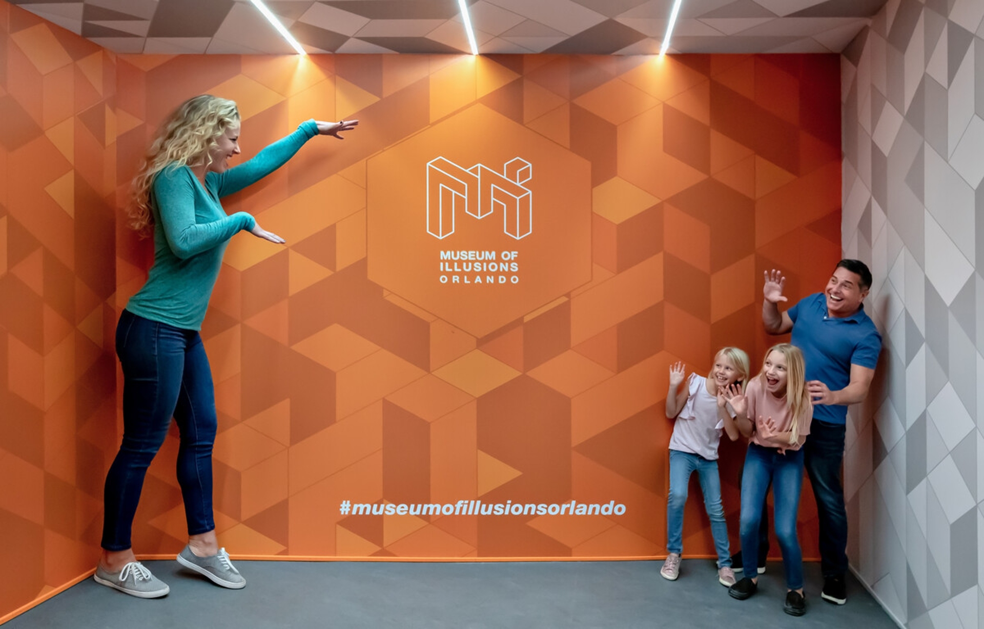 Museum of Illusions_Ames Room house full of illusions