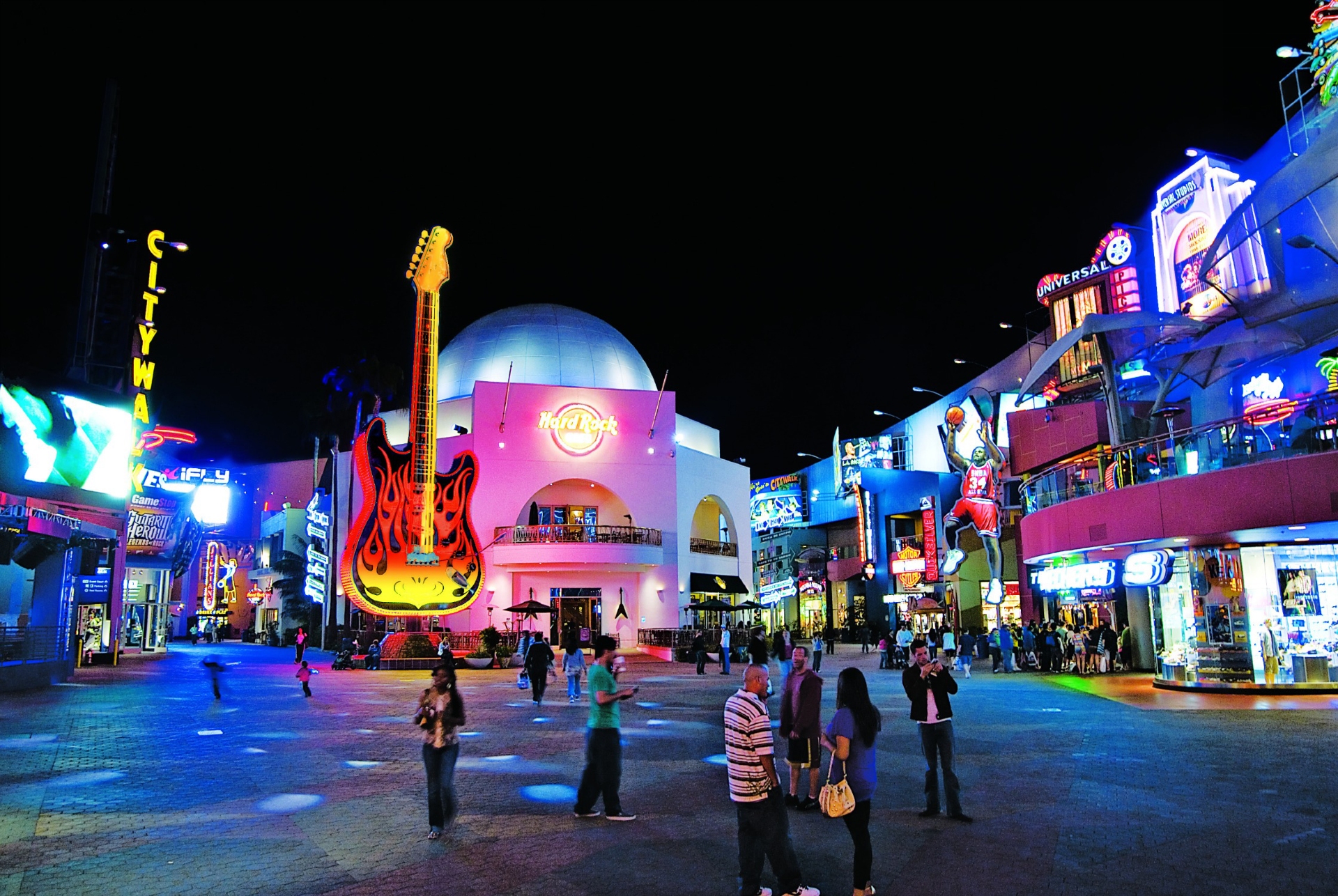 Universal_Studios_CityWalk at night