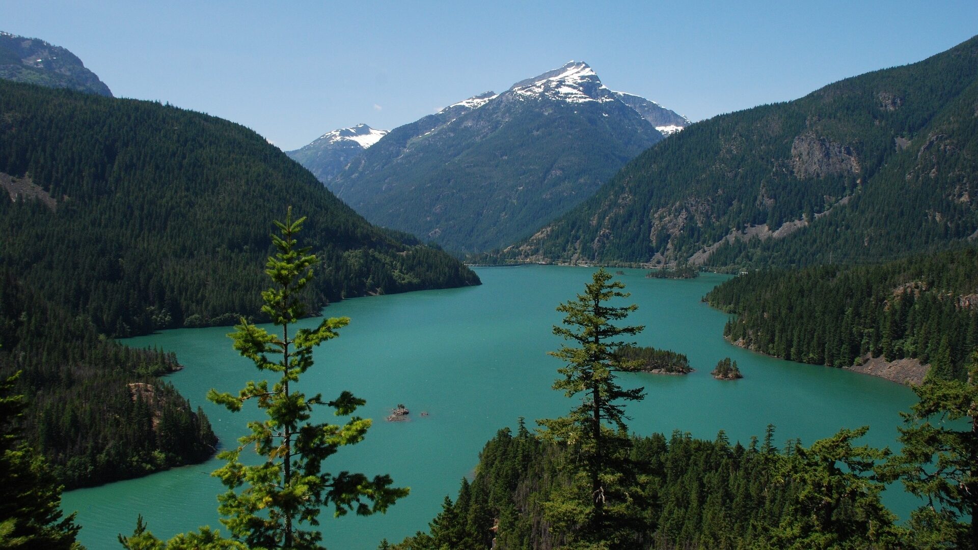 Washington State lake with Tourquise waters Image by Eveline de Bruin from Pixabay e1711881153701
