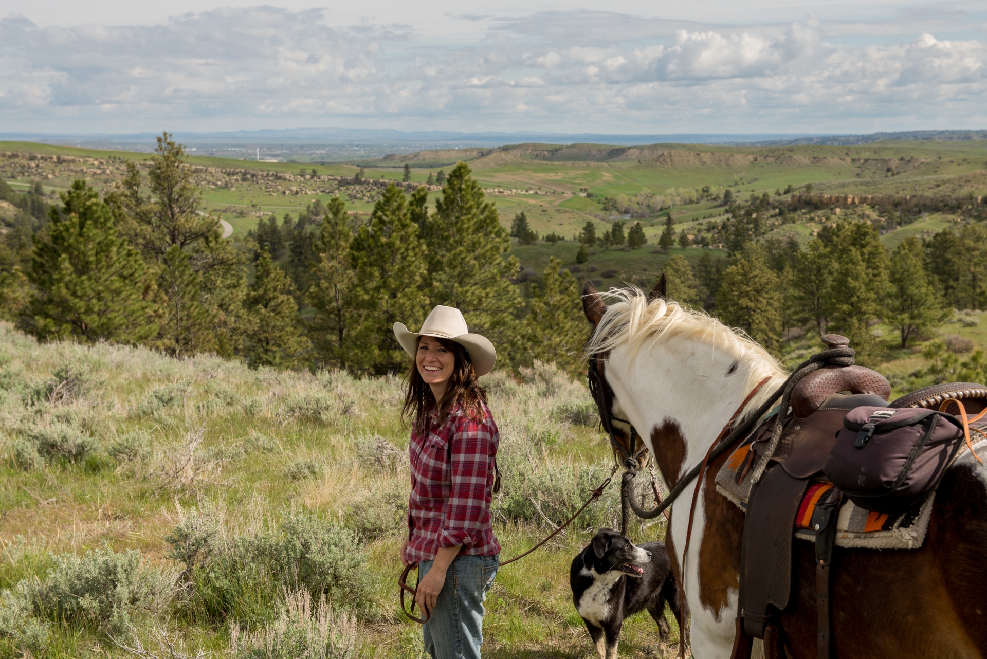 Bitter Creek Outfitters Montana with a horse & dog wearing a checked shirt