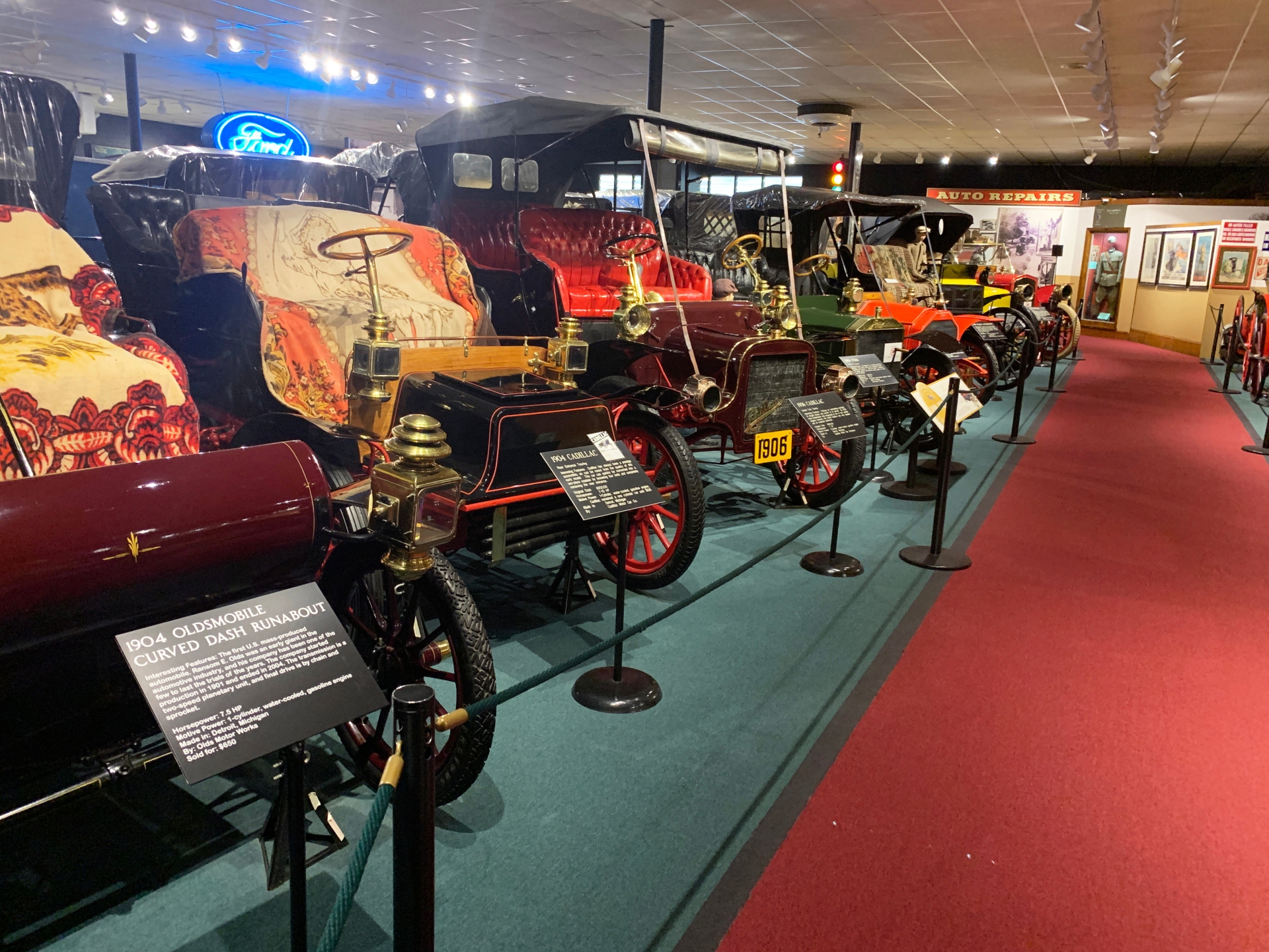 Car & Carriage Caravan Museum showing antique vechicles of the past
