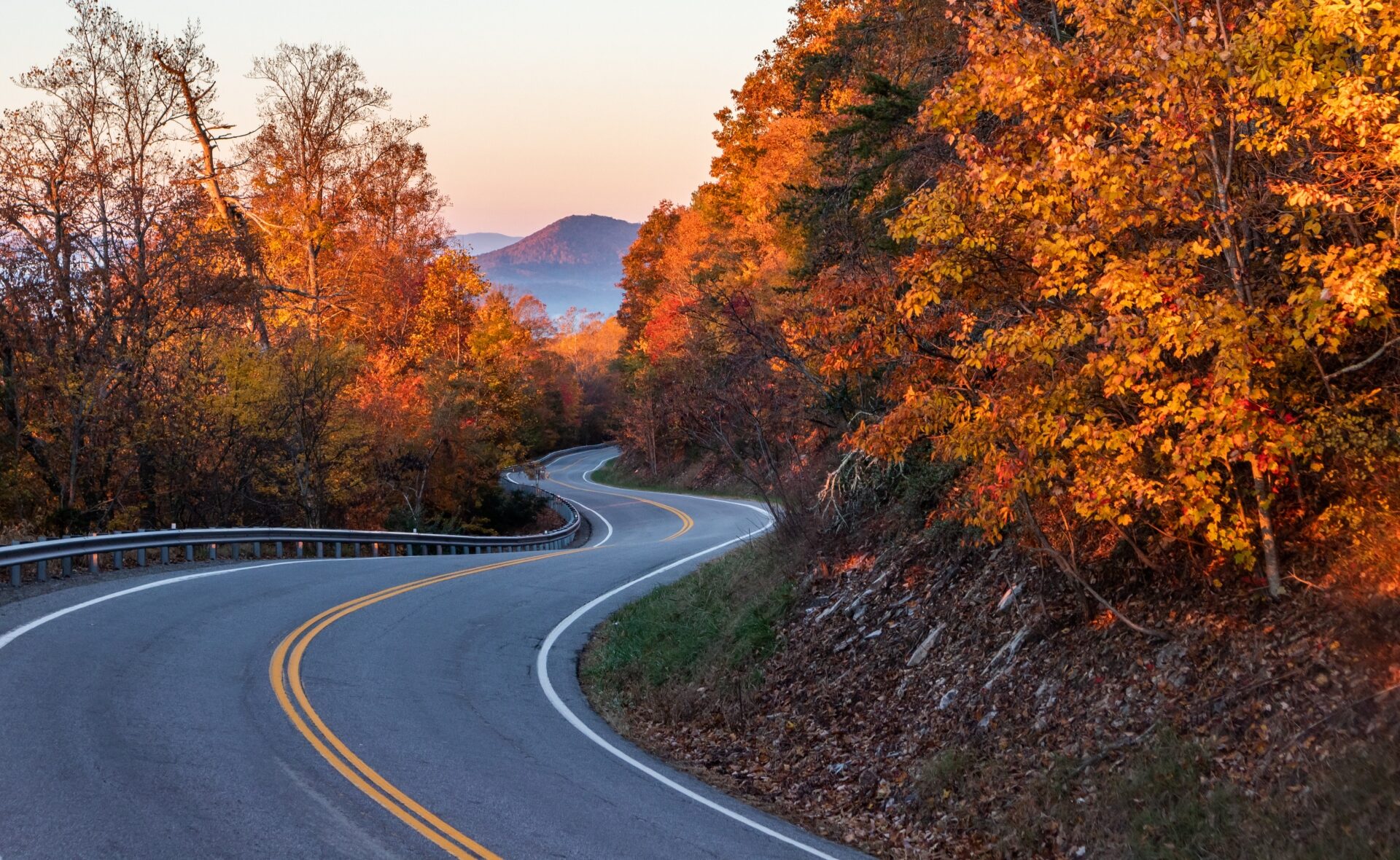 Draper Valley Outlook in the Fall with the mountains in the background