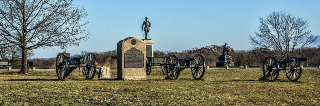 Gettysburg PA with the cannons & statue of the battlefield