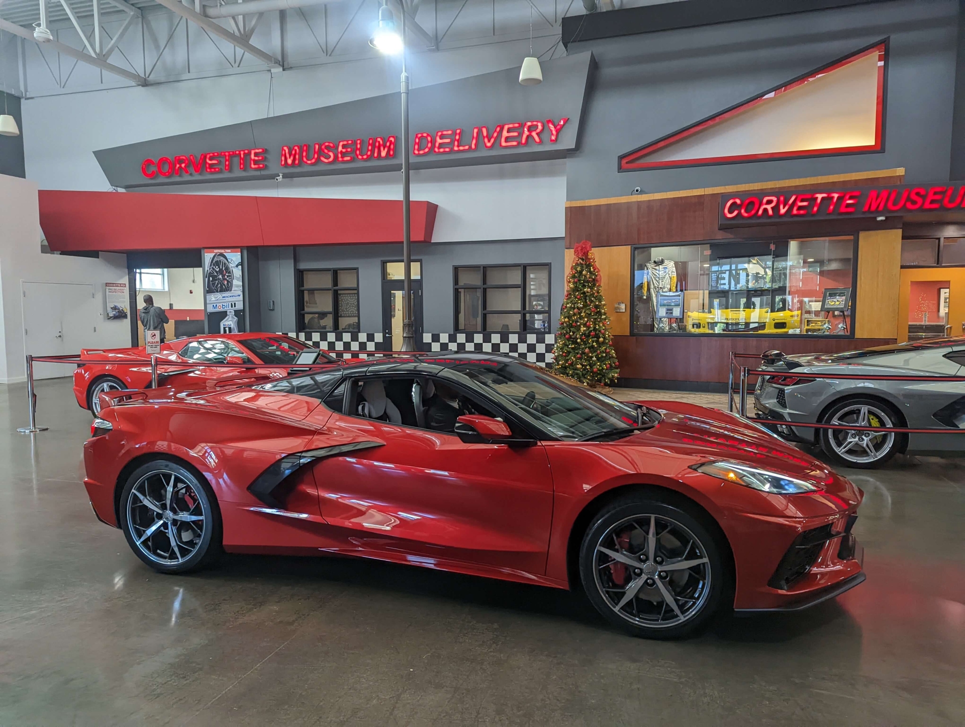 National-corvette-museum-in-bowling-green has old & new corvettes in this museum
