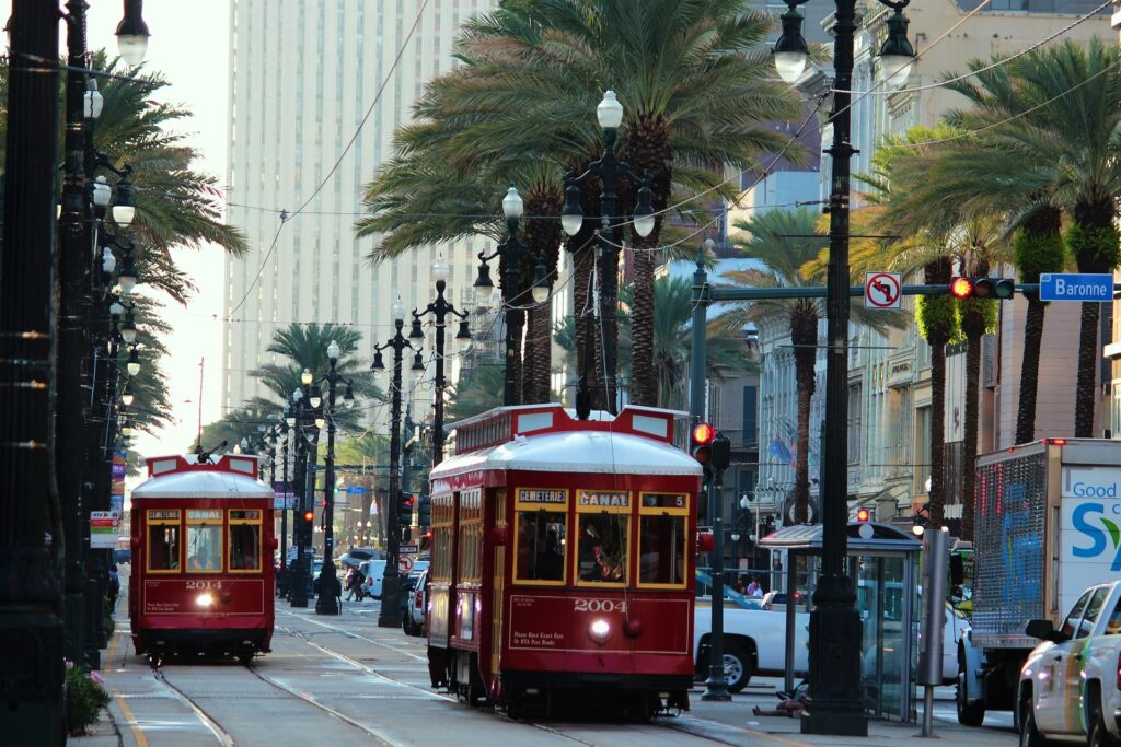 New Orleans trams going thru the main street with palms trees