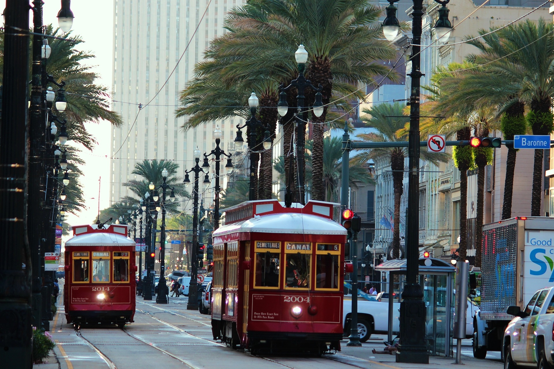 New Orleans trams going thru the main street with palms trees