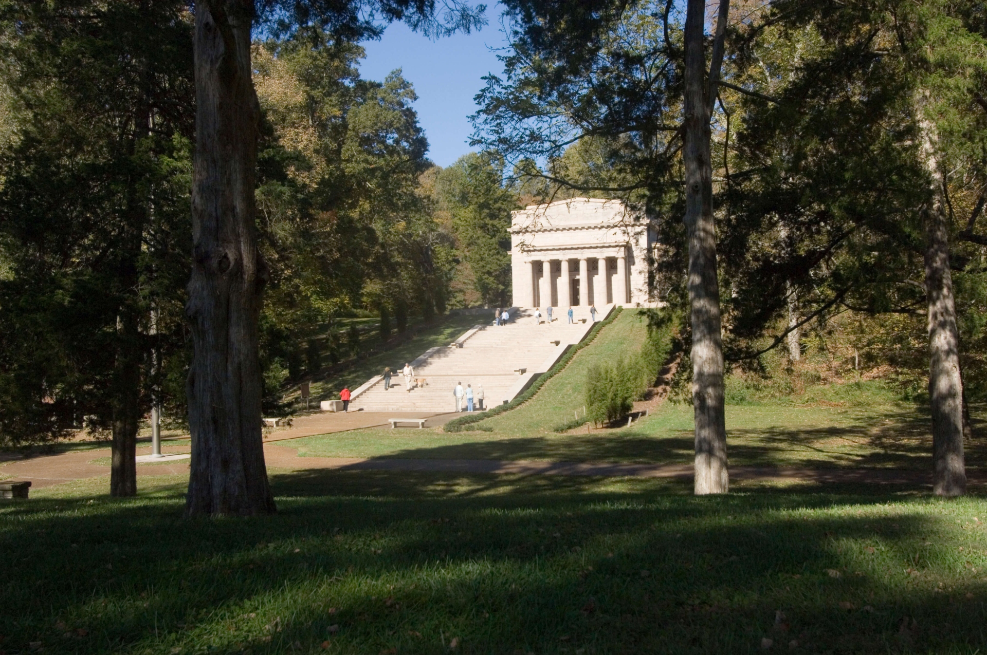 abraham-lincoln-birthplace-national-historical-park on a sunny day