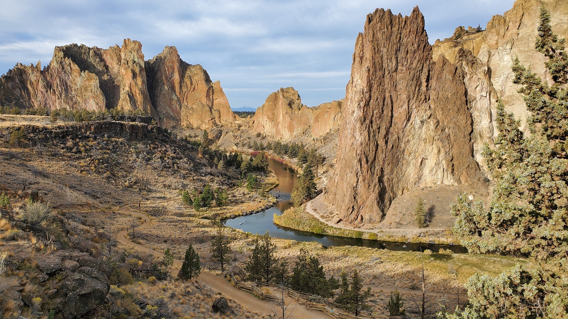 Oregon Smith Rock on a sunny day overlooking the river and large rock faces