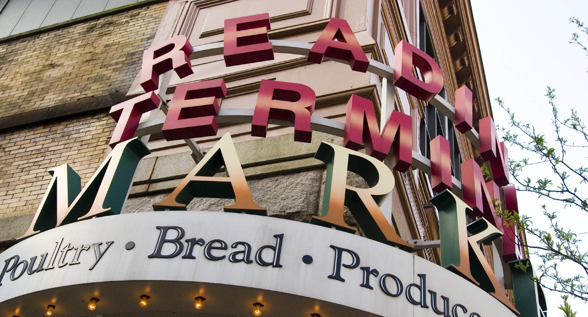 Reading Terminal Market 12th and Arch Entrance