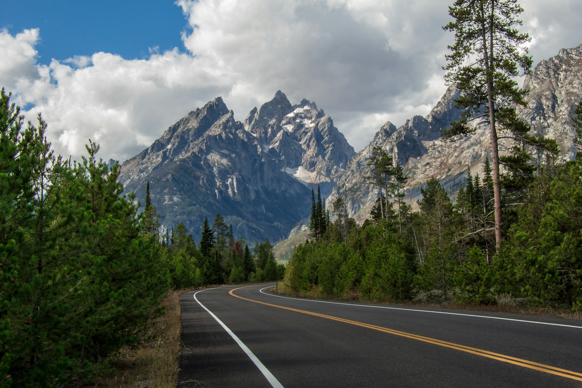 Road Trip Wyoming with stunning mountains and scenery all around