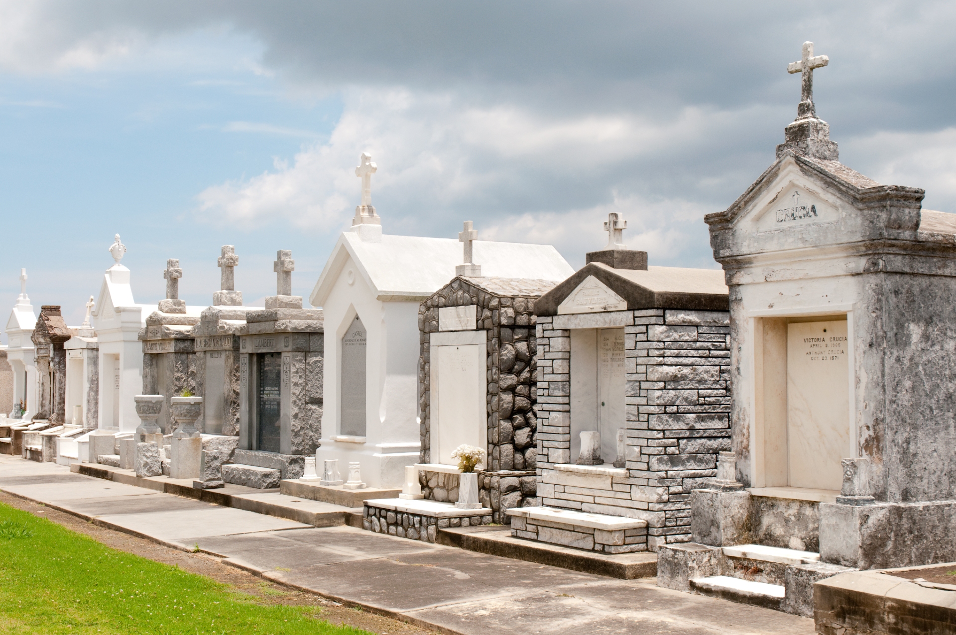 St Louis Cemetery Tour of the famous in the past