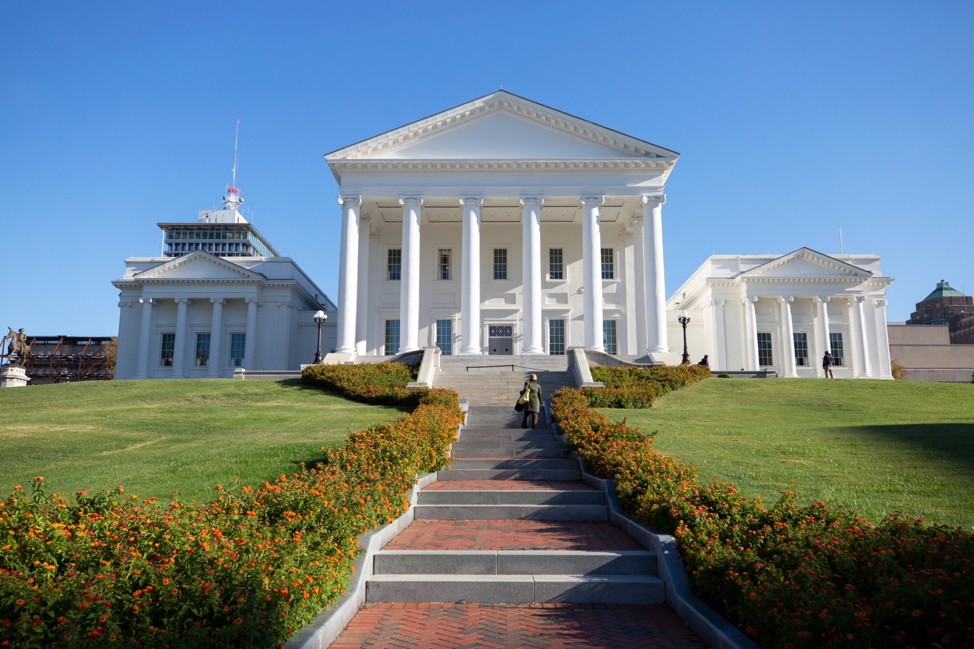 Virginia State Capitol sitting up on a hill with grass land in front