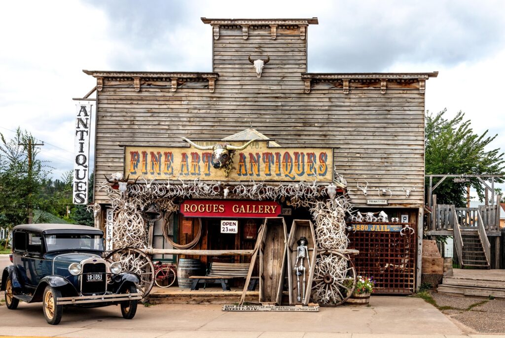 Wyoming Hulett small town in this state with the quaint little gallery and antique motor vechicle