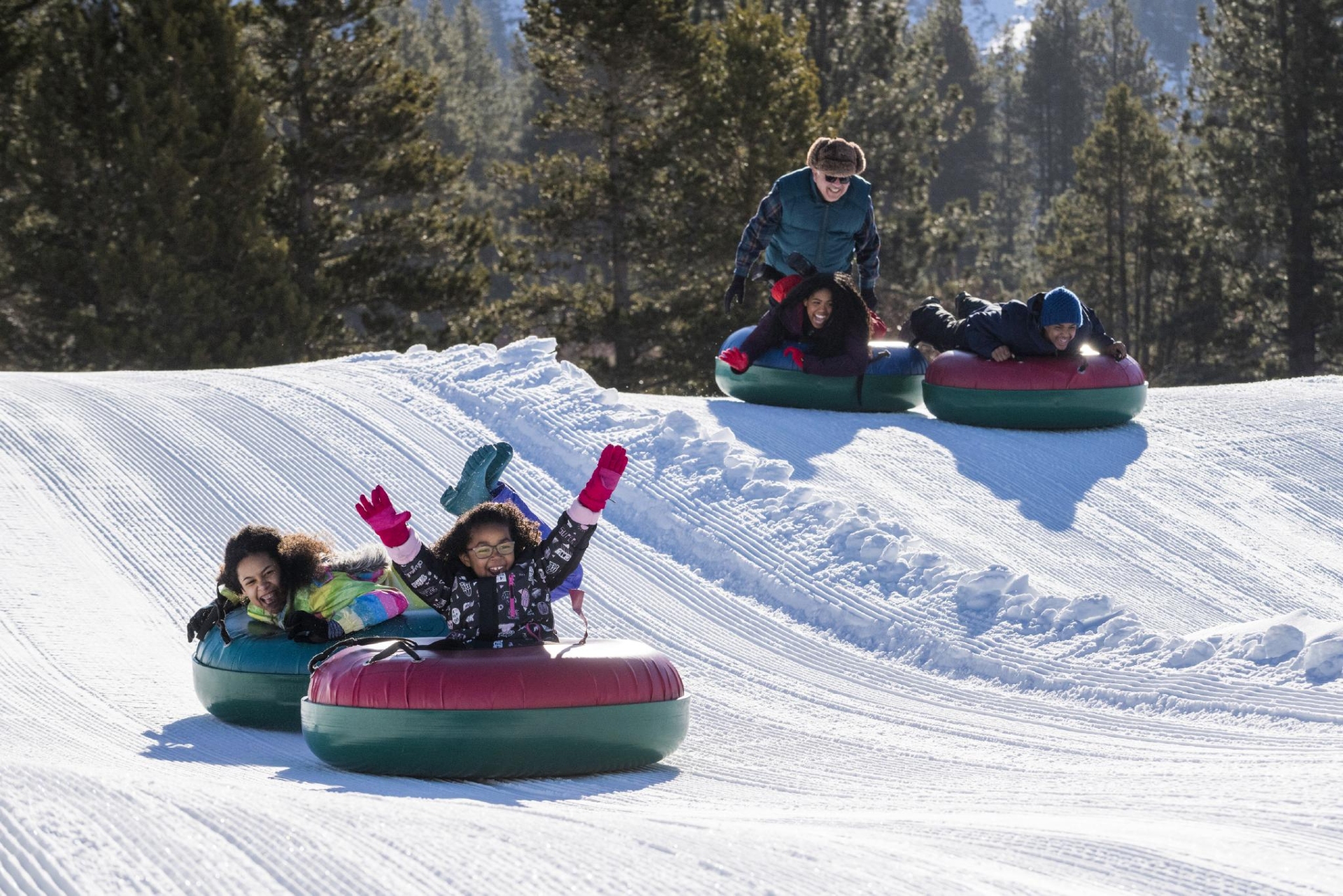 Family Sledding with Innertubes Credit Rachid Dahnouh and Lake Tahoe Visitors Authority