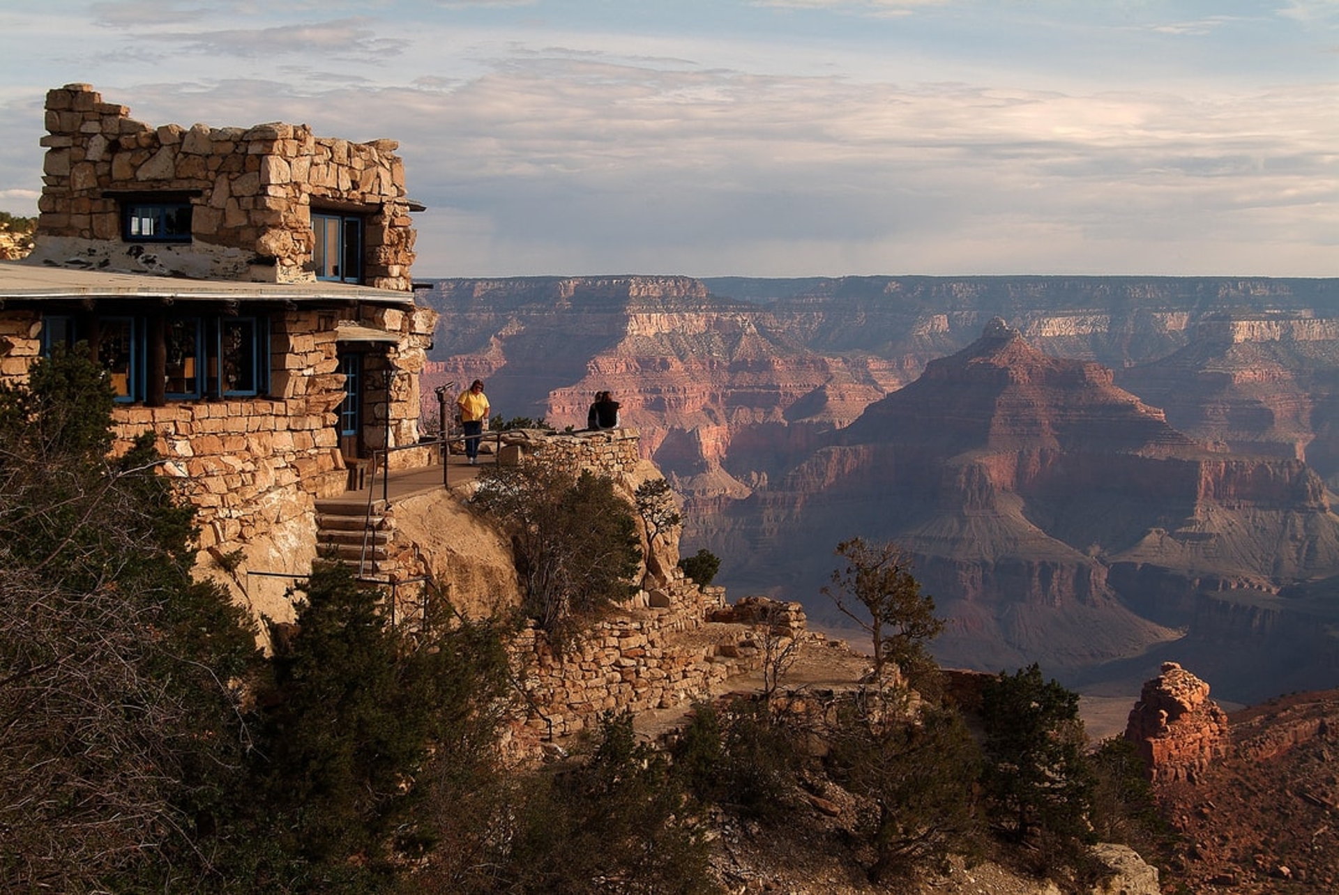 The_Lookout_Grand Canyon Arizona overlooking the Canyon from the stone lookout