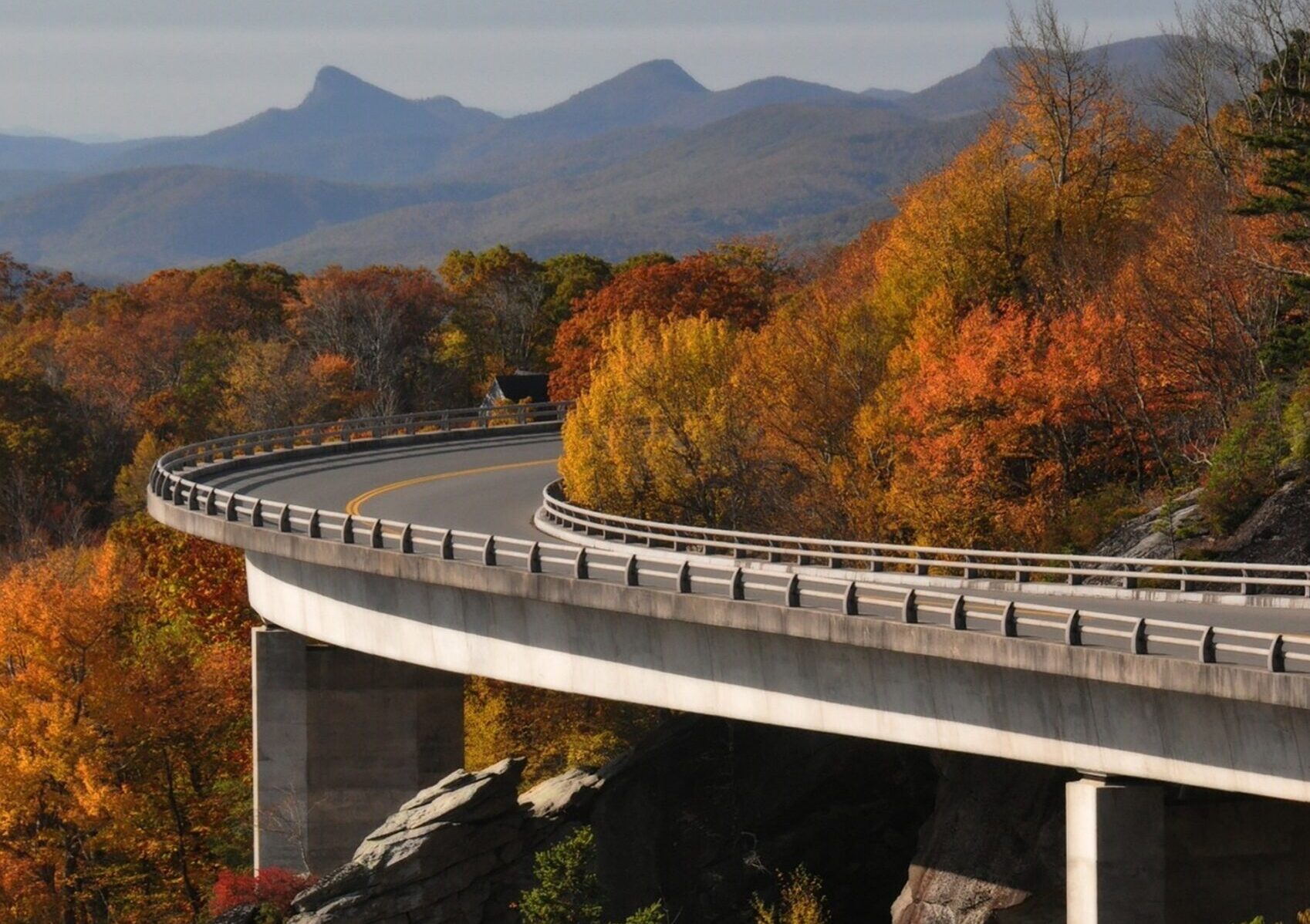 Blue Ridge Parkway North Carolina Image by back2you from Pixabay 1 scaled e1718067446741