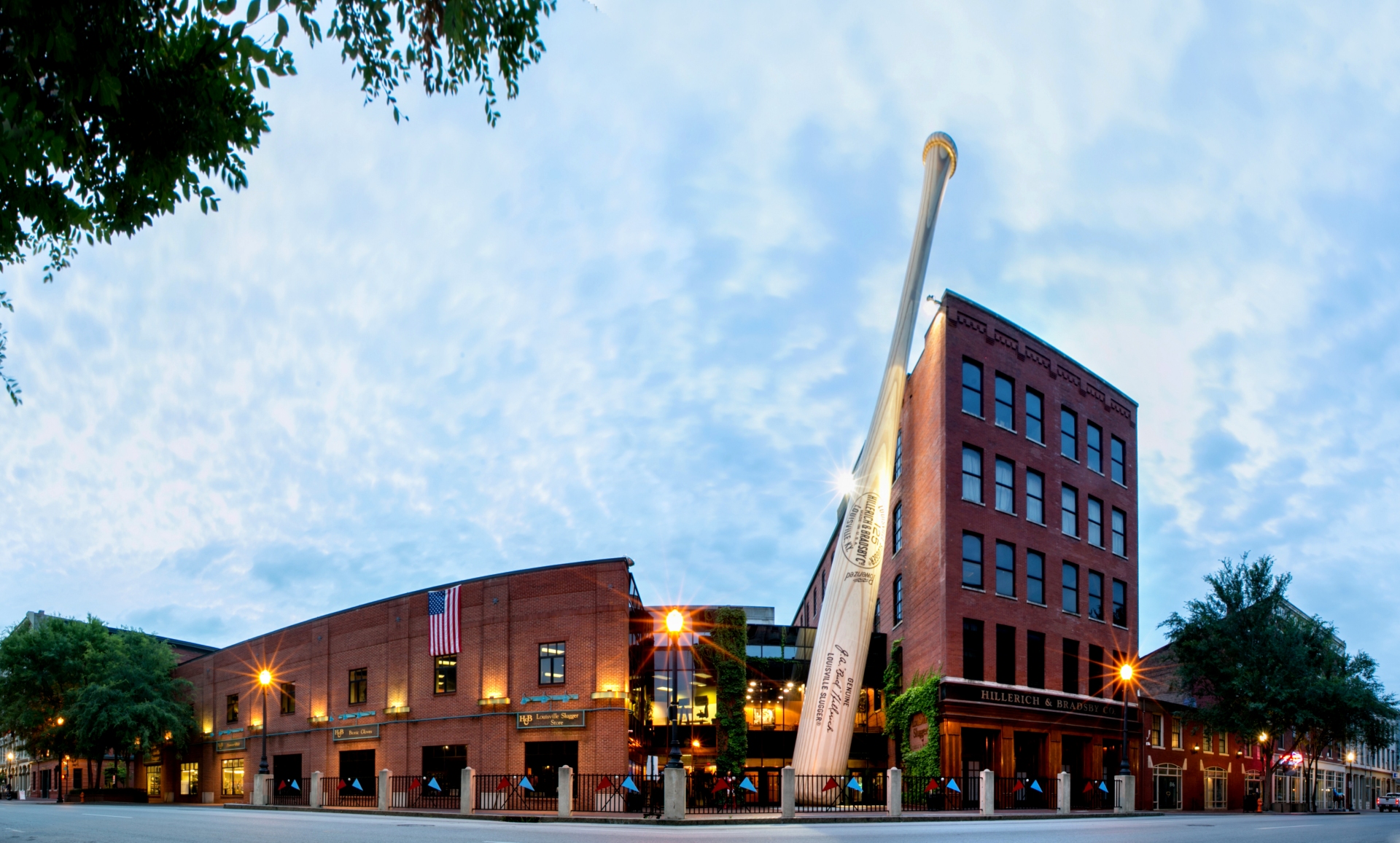 Slugger Museum and factory, baseball bat, family fun, exterior, downtown, Louisville Kentucky