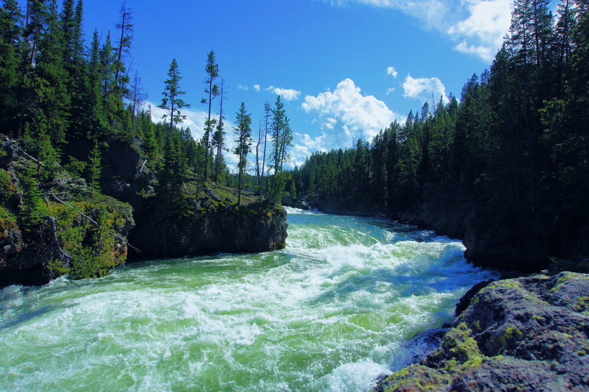 Yellowstone River WY Image By meina yin unsplash