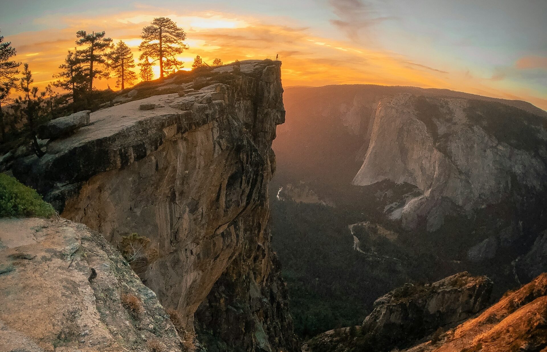 Yosemite Taft Point at sunset CA Image By jordan pulmano unsplash e1718865216727