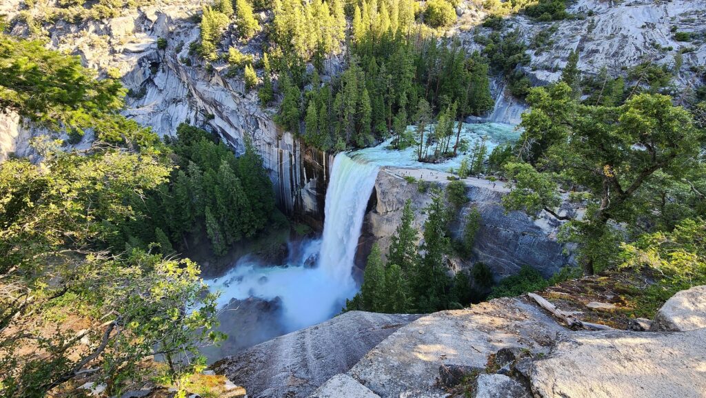Yosemite Waterfall Image by Rolando Marin from Pixabay