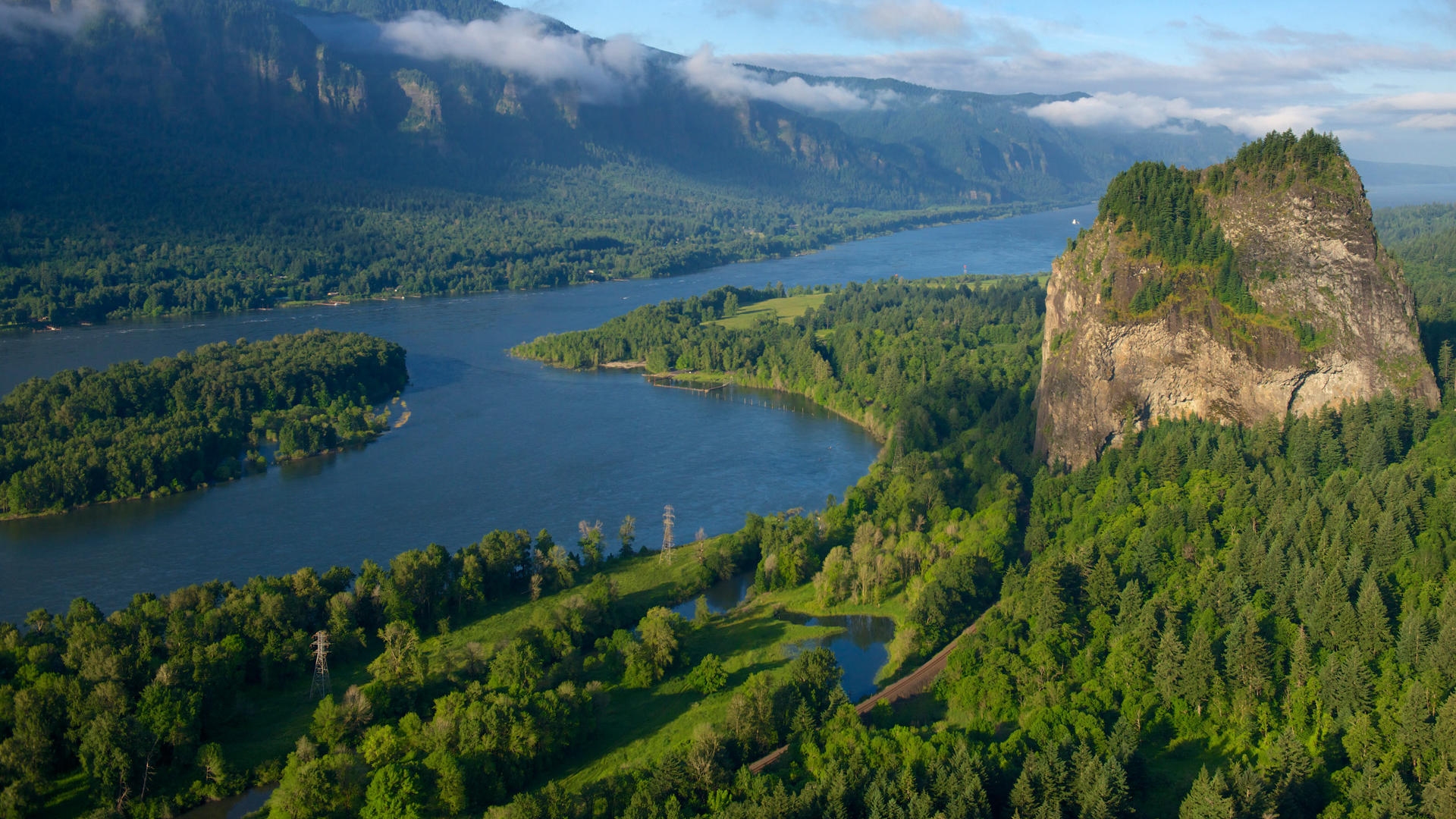 Beacon Rock Western Gorge Credit State of Washington Tourism