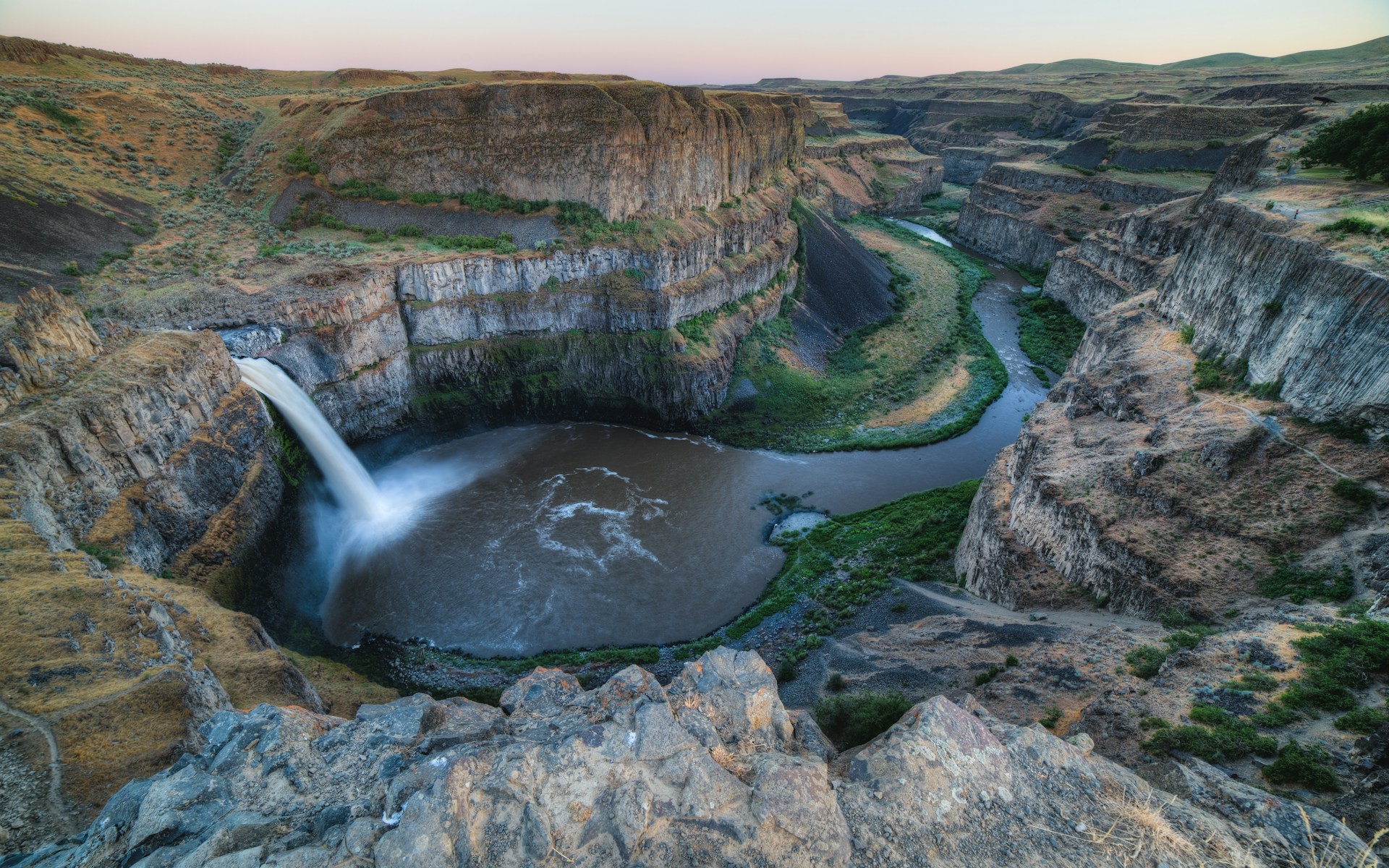 Palouse Falls WA Image By dave hoefler unsplash