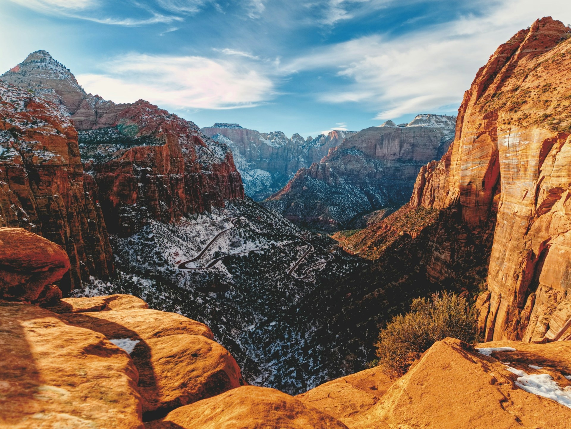 Trailhead Overlook Point Trail at Zion NP Image By matthias mullie unsplash
