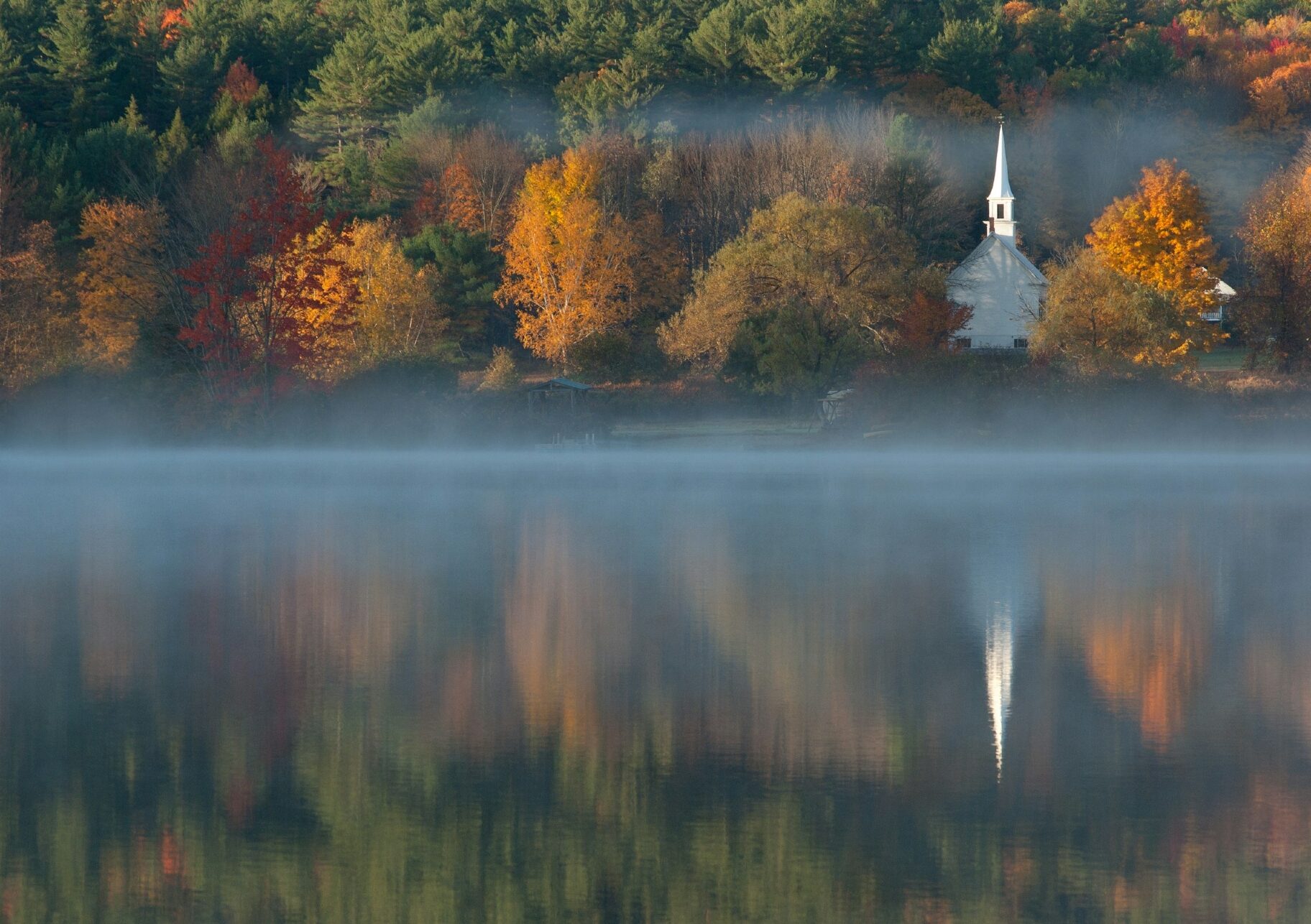 Classic New England in Eaton Crystal Lake New Hampshire Image By peter lewis unsplash e1724209530200
