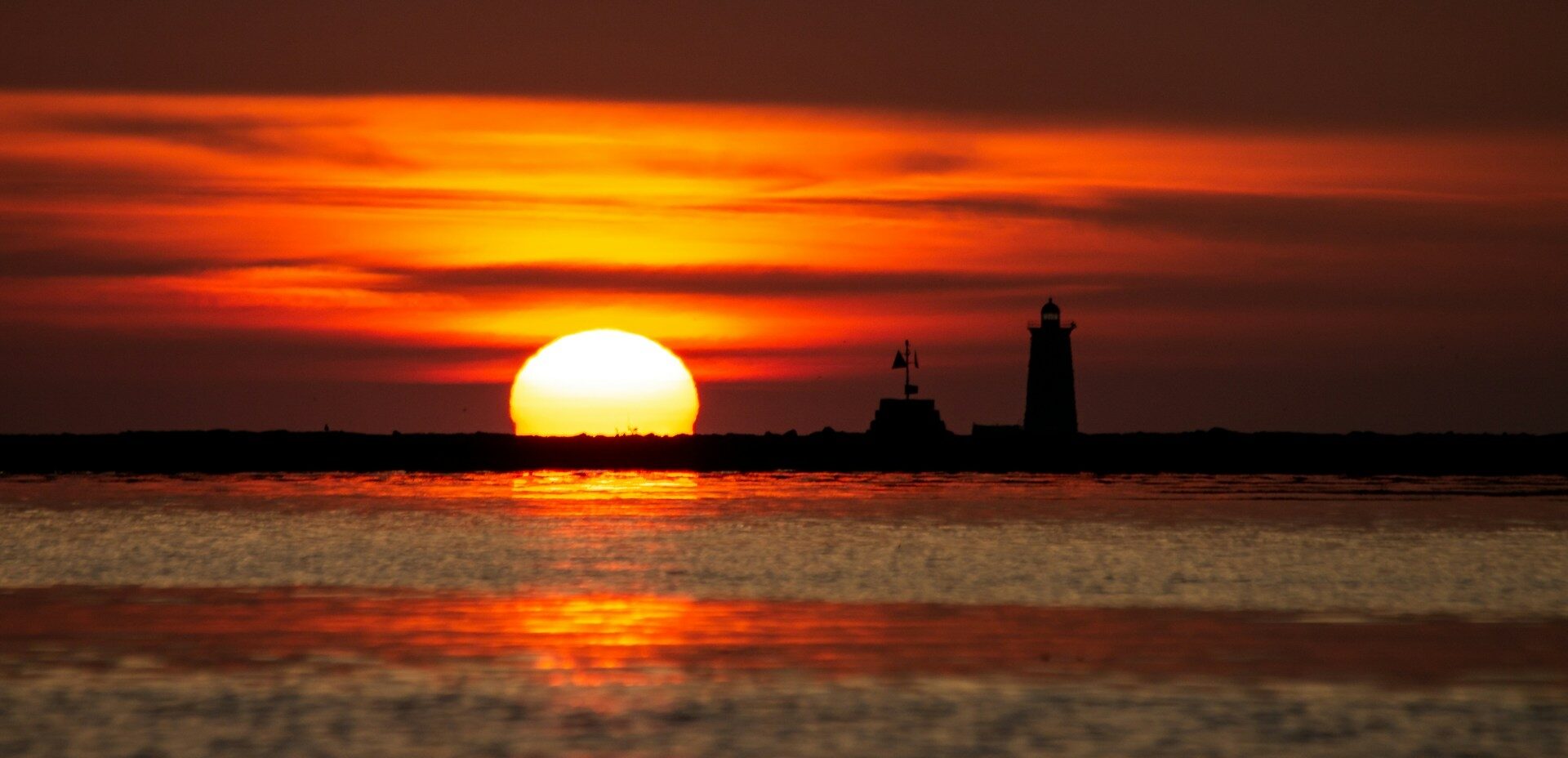 New Hamshire Whaleback lighthouse Image By Brian Yurasits Unsplash e1768436947328