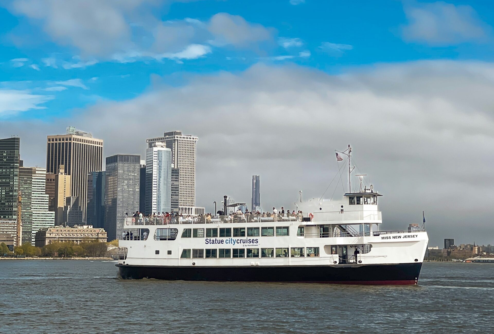 Statue of Liberty Cruises from Audry Zapp Drive Liberty Park Jersey City New Jersey Image By kaylar photo unsplash e1726286971931