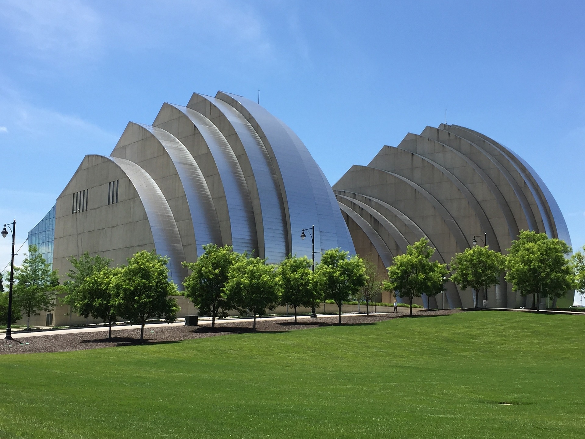 Kauffman Centre Kansas City Missouri Image by ScienceGiant from Pixabay 1