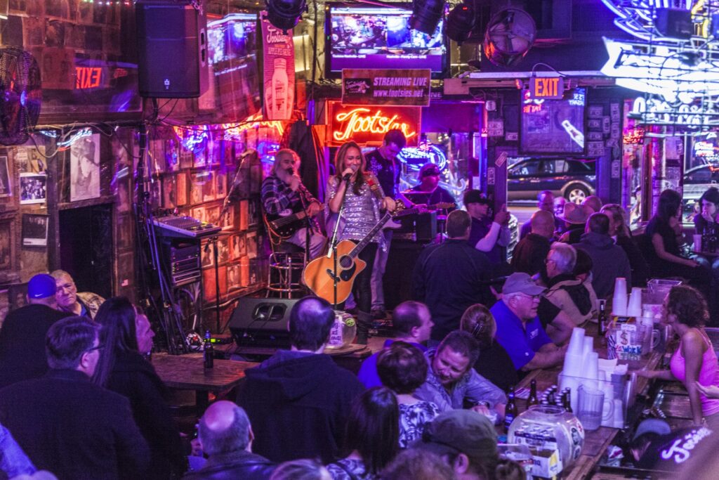 Nashville tn Tootsies.jpg Image By The Tour Operator