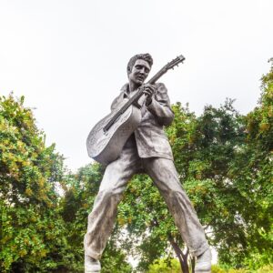 Statue of Elvis Presley Memphis Tennessee Image by Uwe Conrad from Pixabay 1 e1729114561387