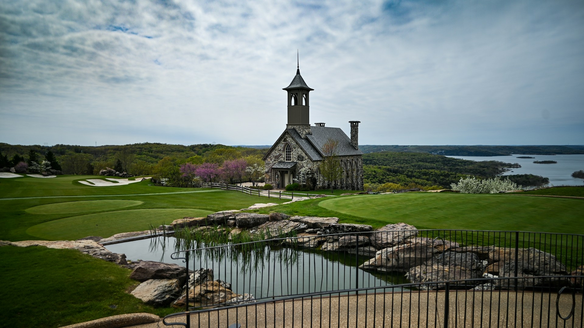 Top of the Rock Ridgedale near Branson MO Image By nolan kent unsplash