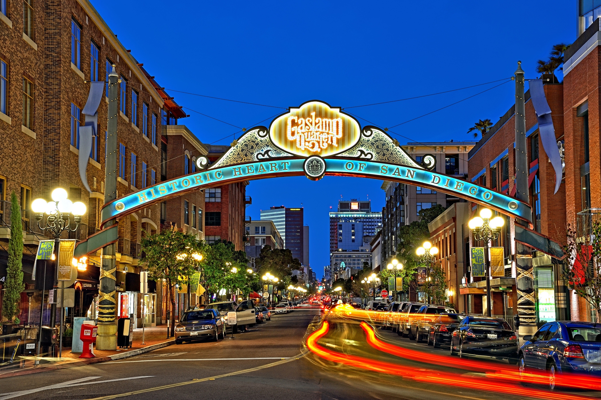 photos san diego Gaslamp Quarter at Night 2 Credot San Diego Tourism Authority