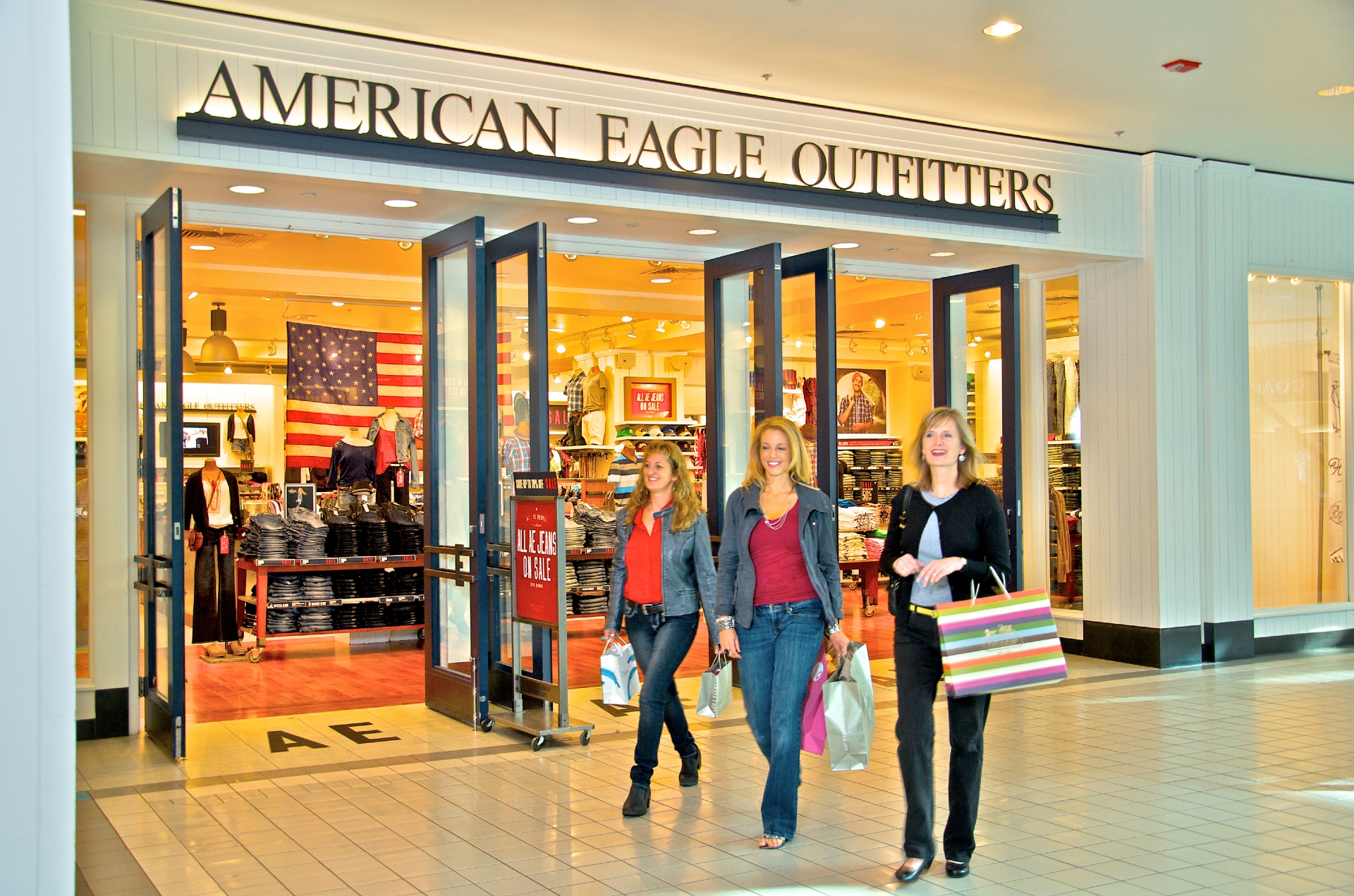 Anchorage 5th Avenue Mall Shopping Credit Frank Flavin Visit Anchorage